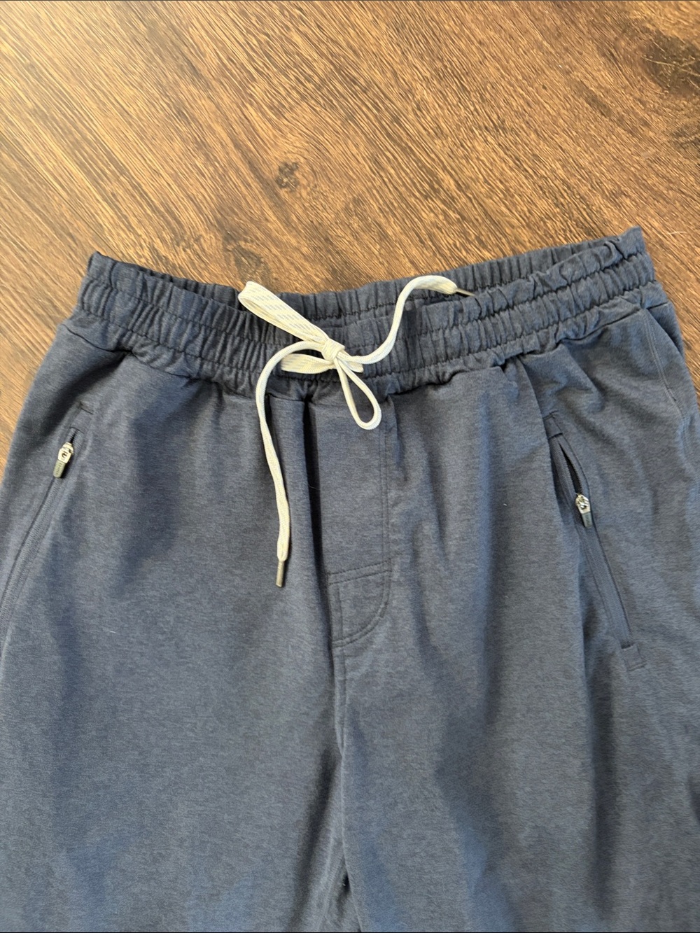 Mens large Vuori joggers